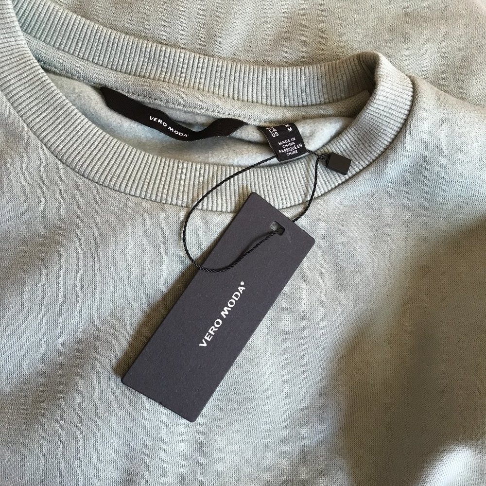NWT VERO MODA SWEATSHIRT, size Medium in light jade. - Picture 7 of 8